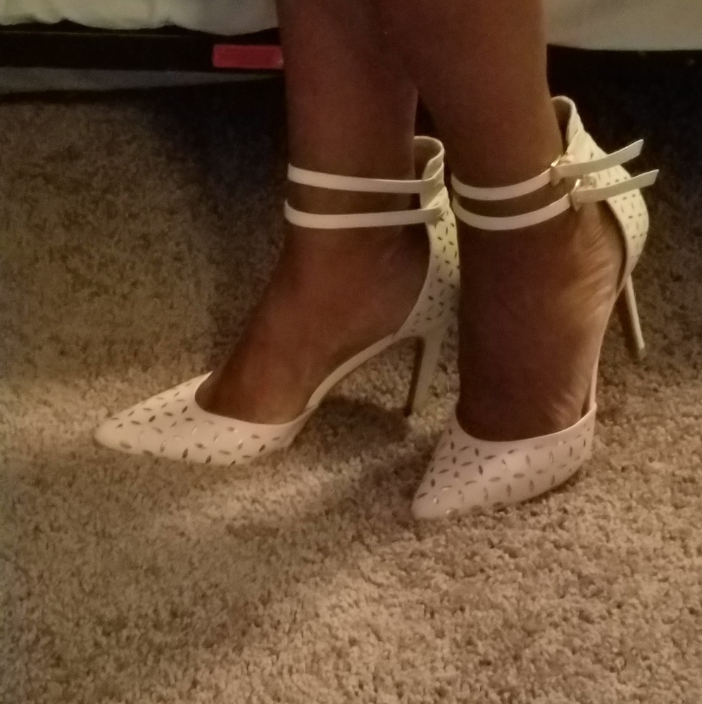 Heels - Picture 3 of 4